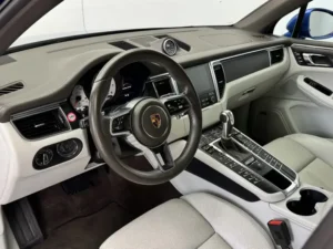 Porsche Macan Import bleu
