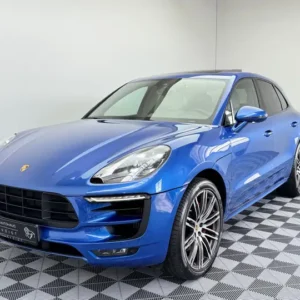 Porsche Macan Import bleu