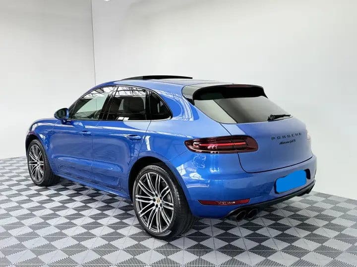 Porsche Macan GTS bleu cuir clair