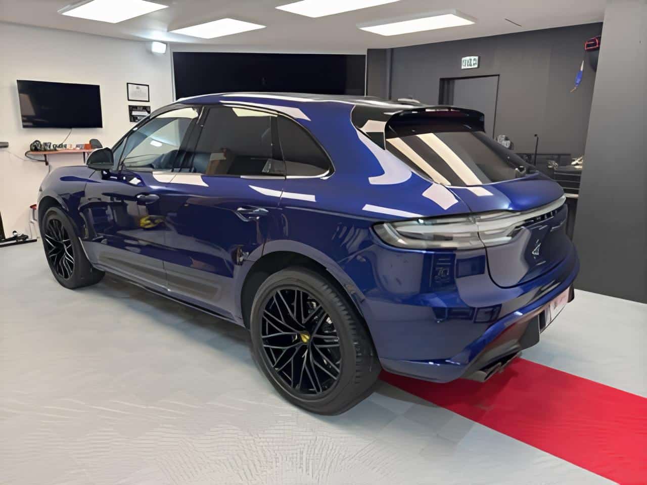 Porsche Macan GTS 440ch bleu gentiane Importation Porsche Suède Mandataire auto