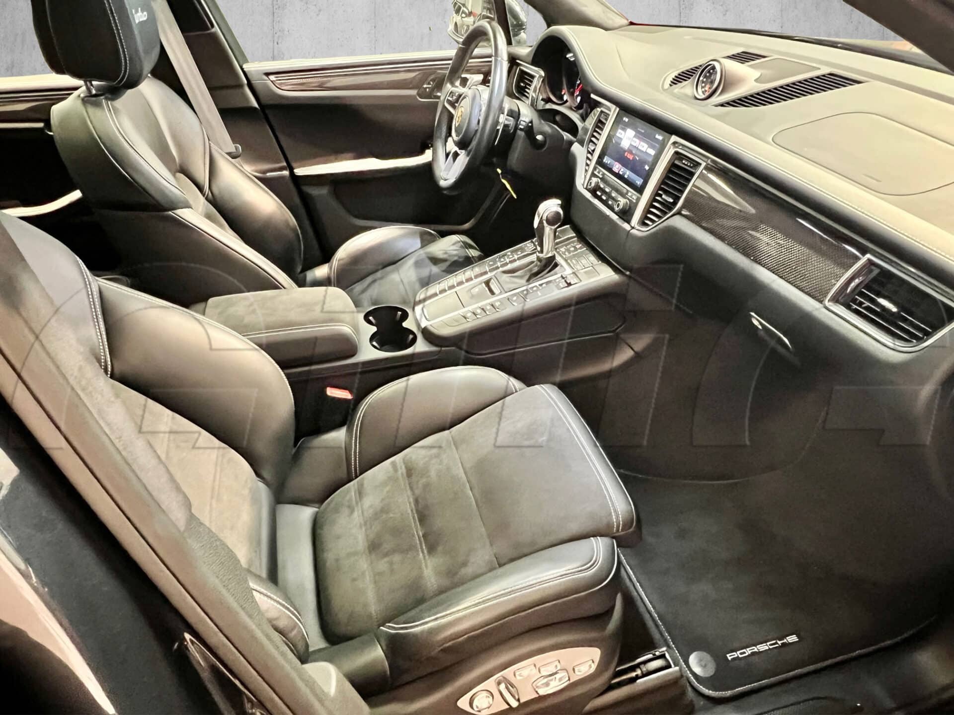 Porsche Macan Turbo 400 gris volcano 2016 Import Porsche Allemagne