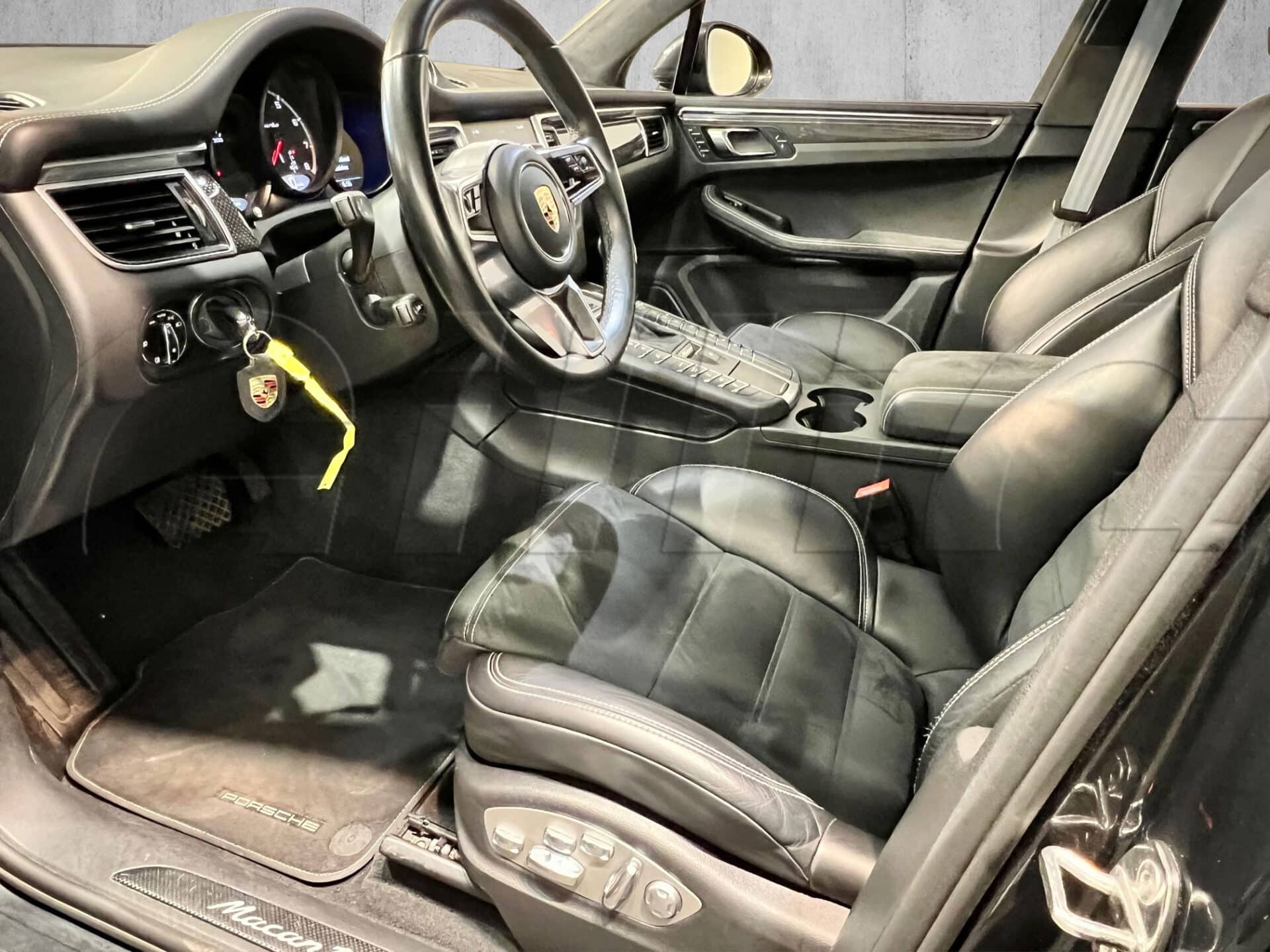 Porsche Macan Turbo 400 gris volcano 2016 Import Porsche Allemagne