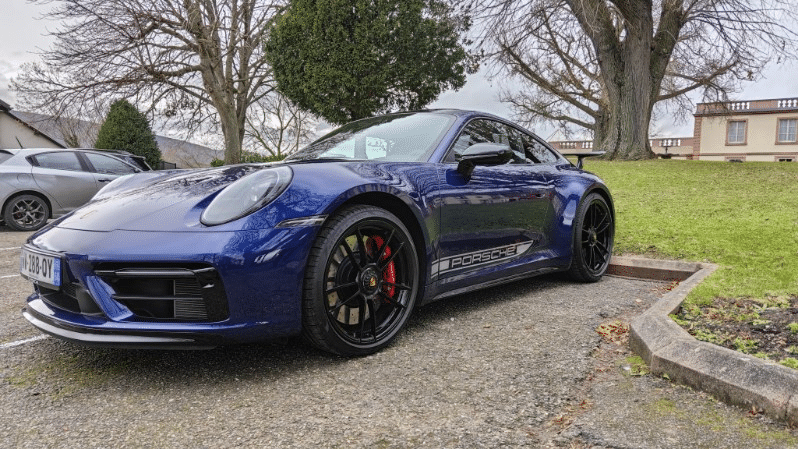 Porsche 911 type 992 GTS Aerokit bleu gentiane Import Porsche