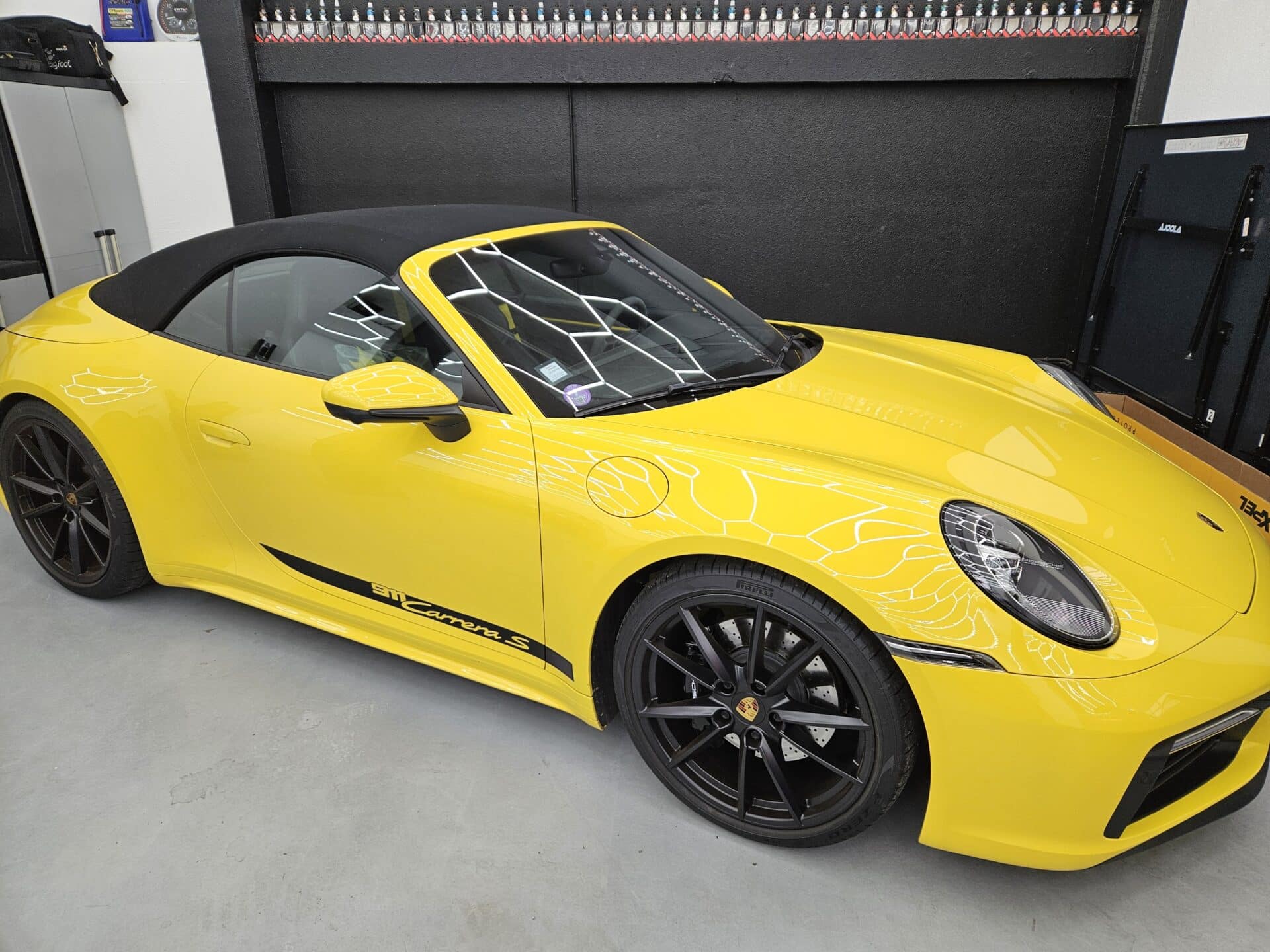 Porsche 911 de type 992 phase 1 S délivrant 450ch boite PDK Jaune racing en importation Allemagne