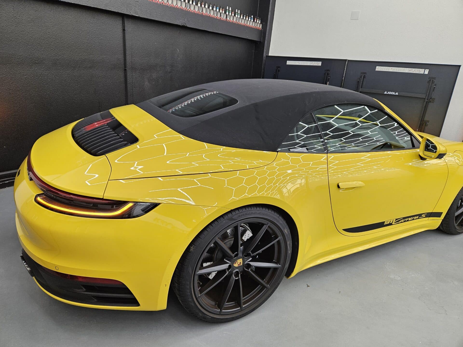 Porsche 911 de type 992 phase 1 S délivrant 450ch boite PDK Jaune racing en importation Allemagne