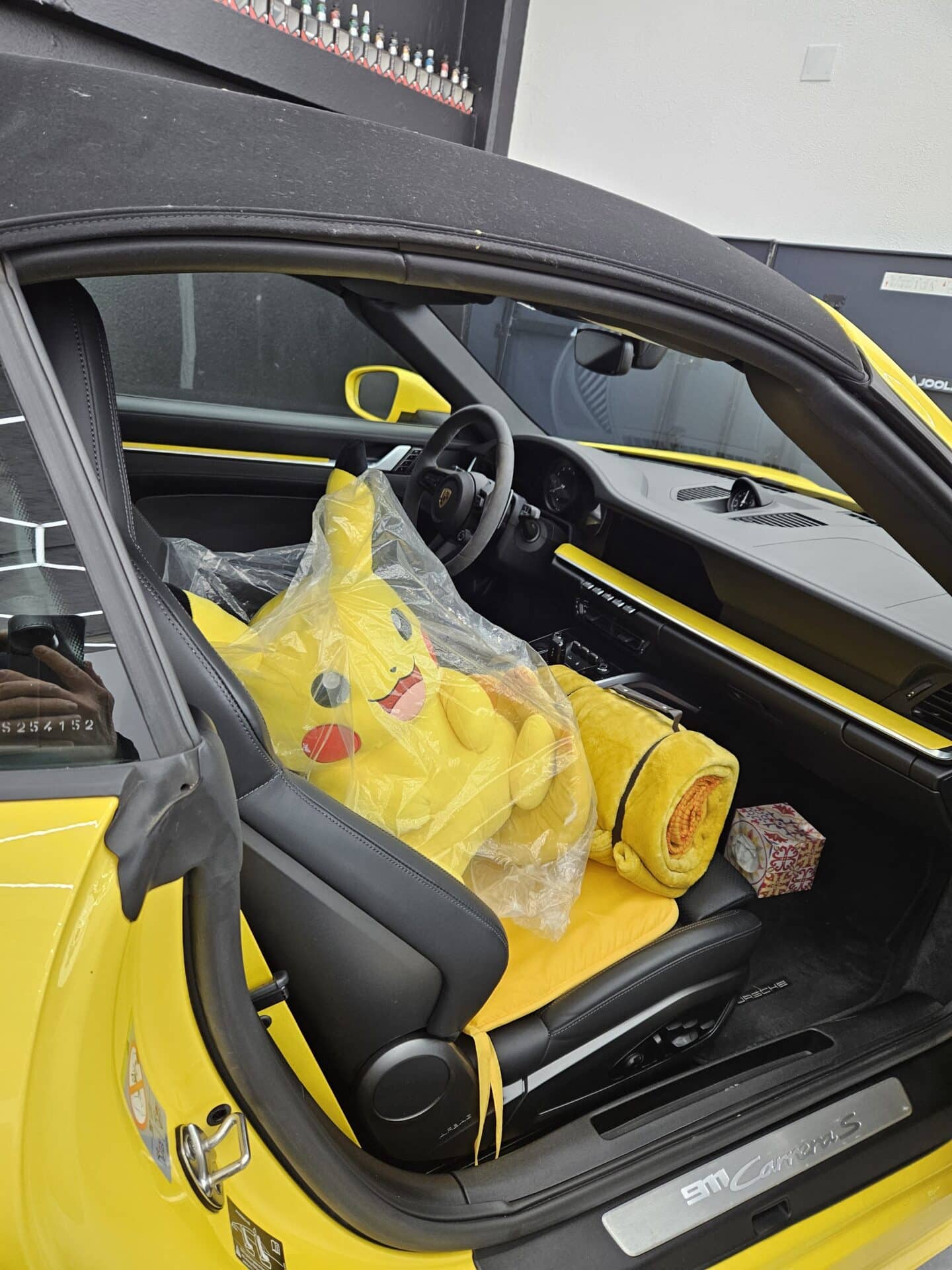 Porsche 911 de type 992 phase 1 S délivrant 450ch boite PDK Jaune racing en importation Allemagne