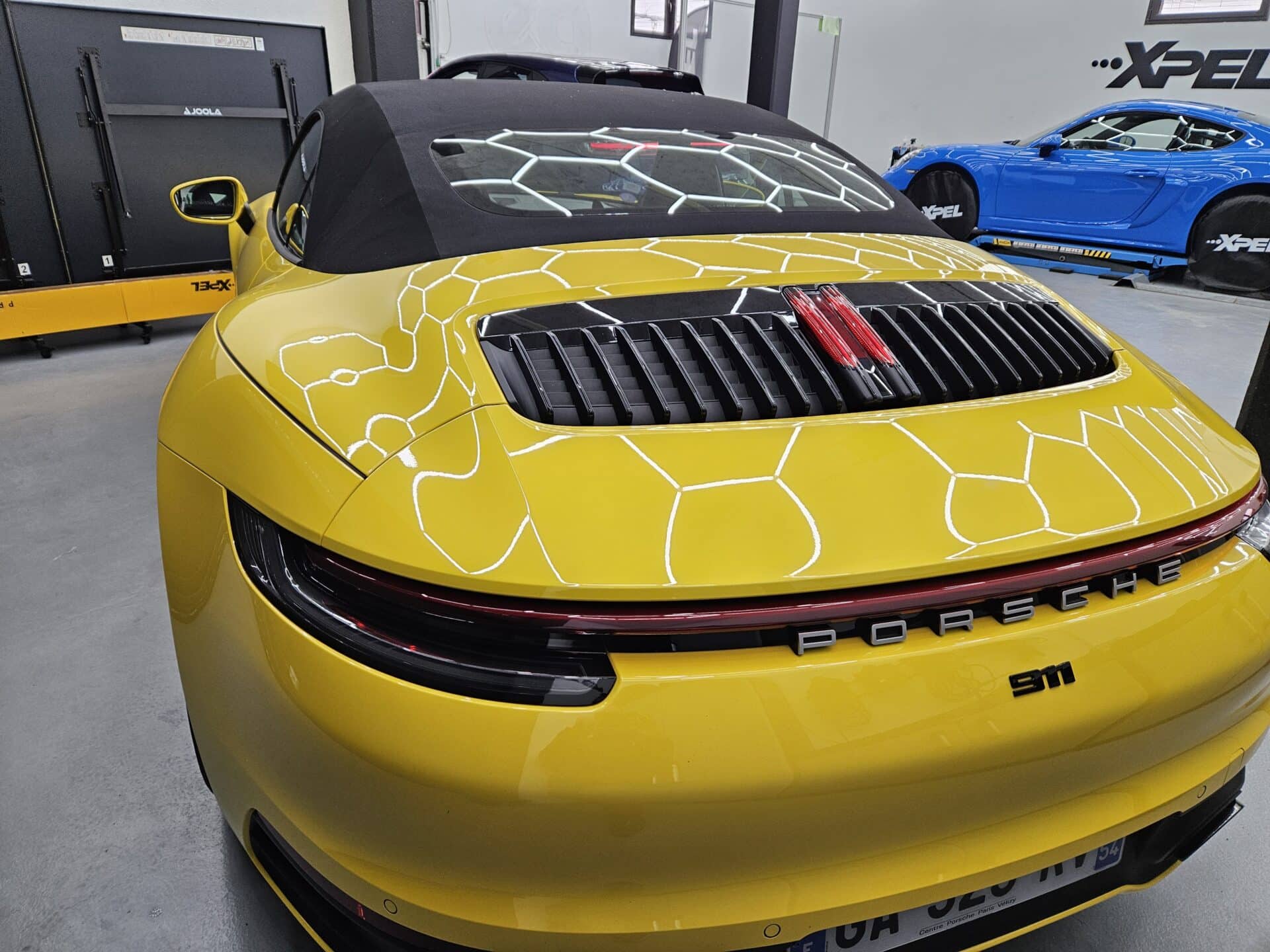 Porsche 911 de type 992 phase 1 S délivrant 450ch boite PDK Jaune racing en importation Allemagne