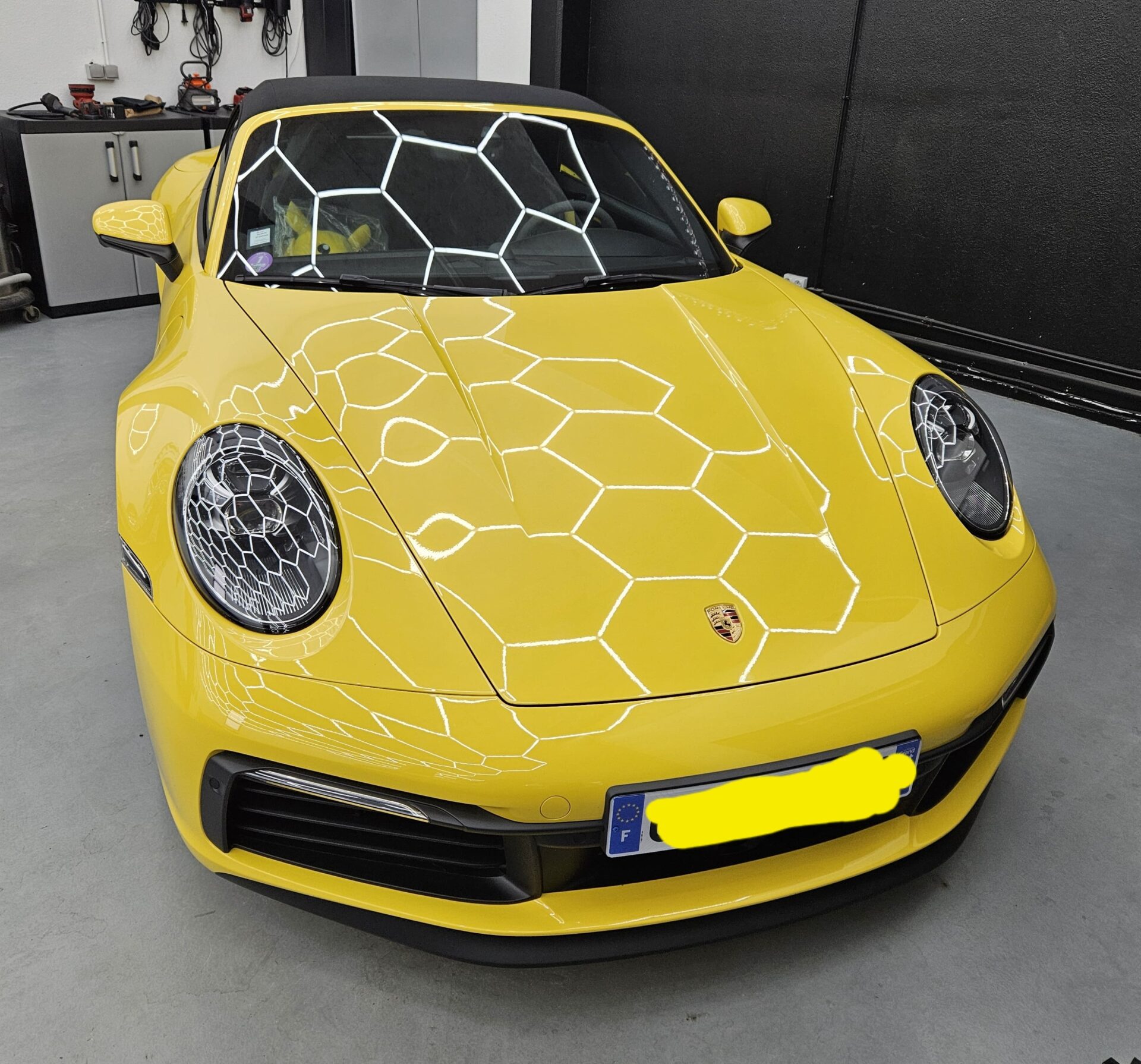 Porsche 911 de type 992 phase 1 S délivrant 450ch boite PDK Jaune racing en importation Allemagne