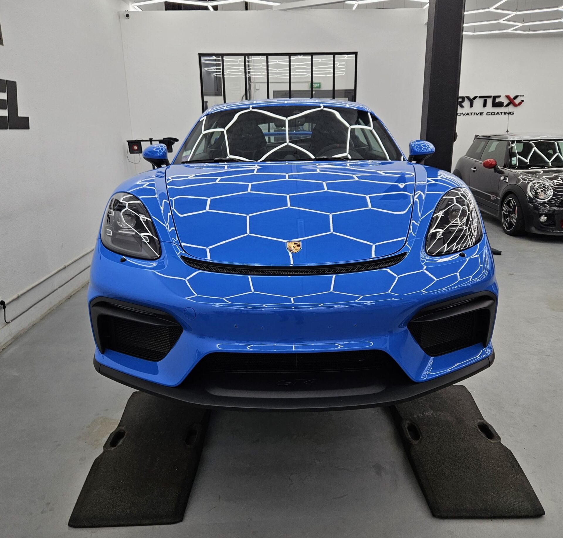 Très belle Porsche 718 Cayman GT4 bleu requin full options en Importation Allemagne avec film de protection PPF