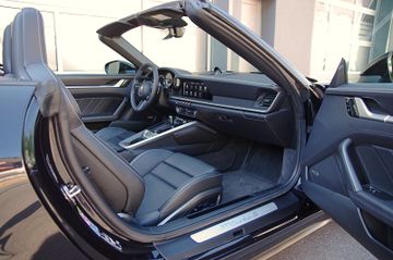 Porsche 911 type 992 phase 1 Turbo S CAB PDK de 2020 Noire intérieur cuir en Importation Allemagne