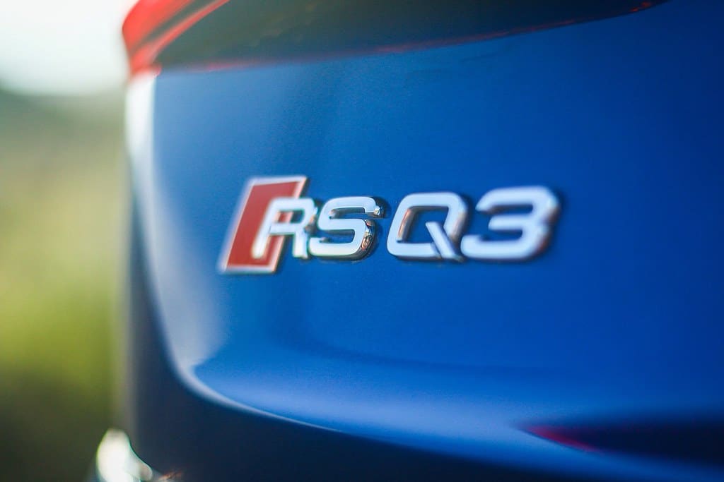 Audi RSQ3 en Allemagne SUV Sportif bleu symbole