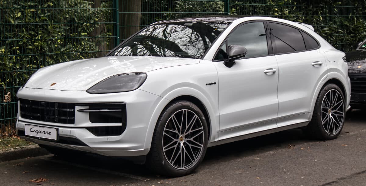 Porsche Cayenne e-hybrid coupé 2020-2024 blanc en Allemagne