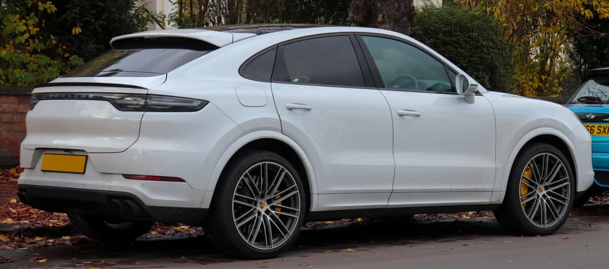 Porsche Cayenne Coupe couleur blanche profil D en Allemagne
