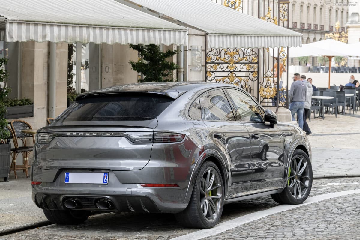 Porsche Cayenne e-hybrid coupé 2020-2024 gris en Allemagne