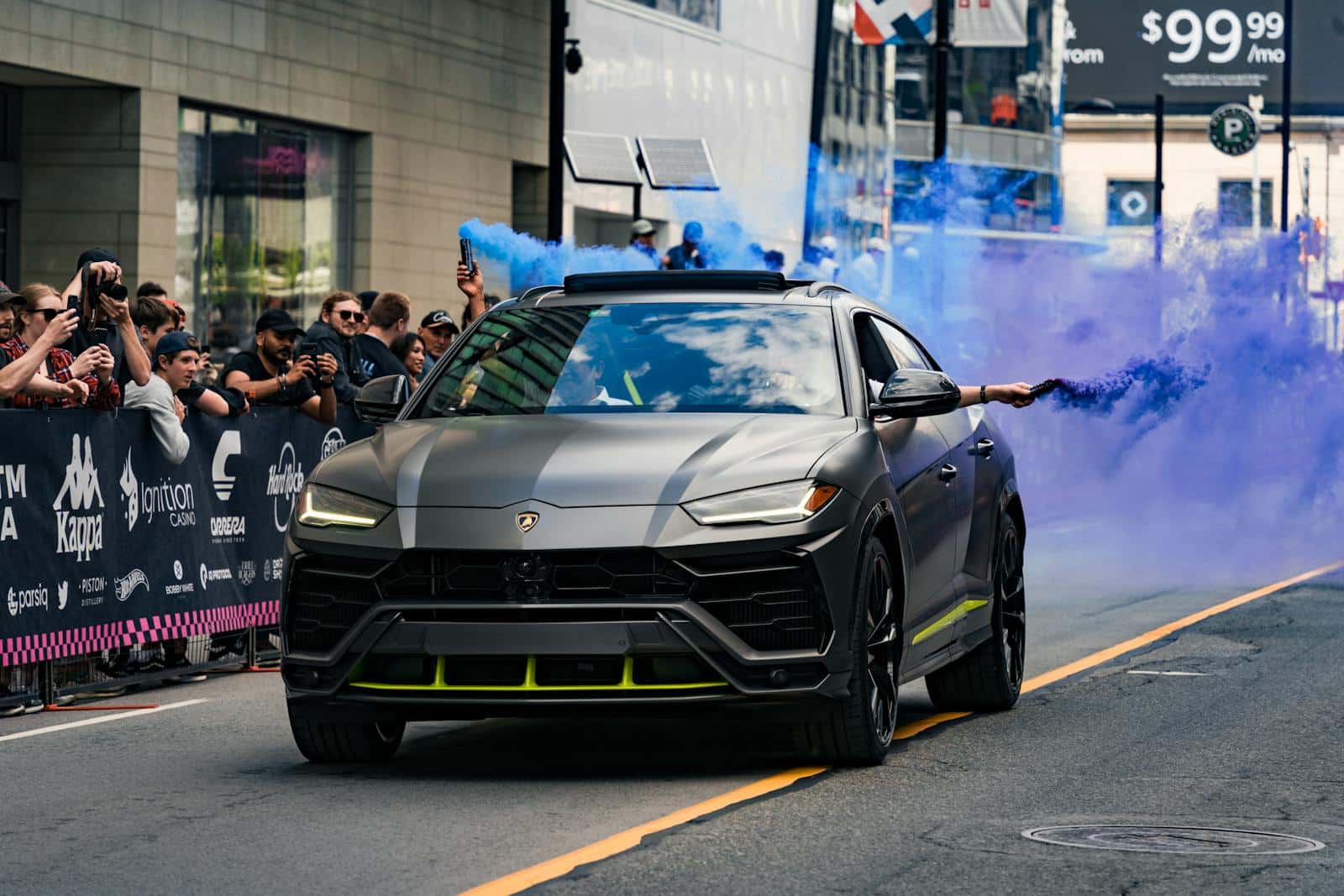 Lamborghini Urus couleur gris en importation