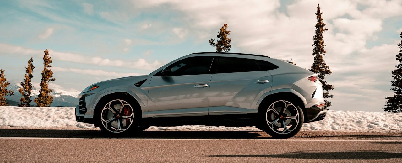 Lamborghini Urus couleur gris en importation