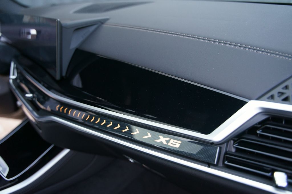 BMW X5 5.0e Hybride rechargeable Msport Xdrive Noir total jantes noires en Allemagne