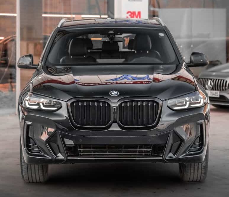 BMW X3 gris foncé fave avant