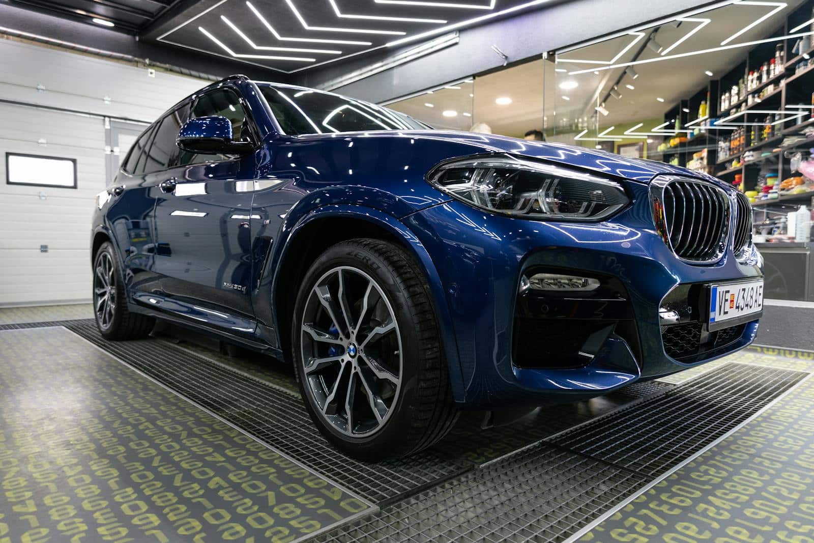 BMW X3 couleur bleu en Allemagne