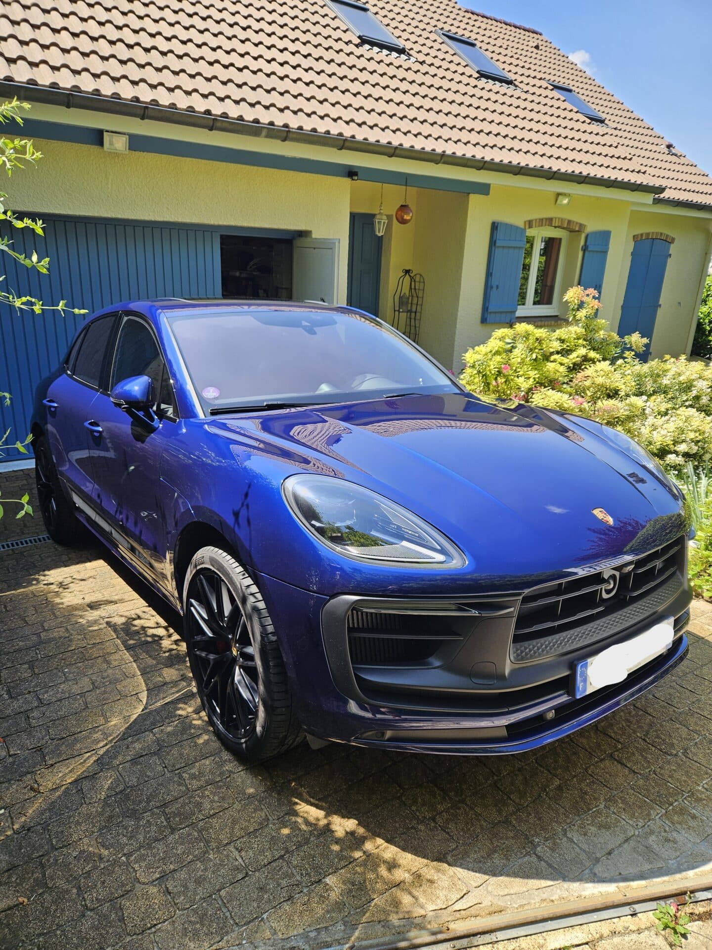 Mon Porsche Macan GTS phase 3 bleu gentiane intérieur Alcantara Import Suède
