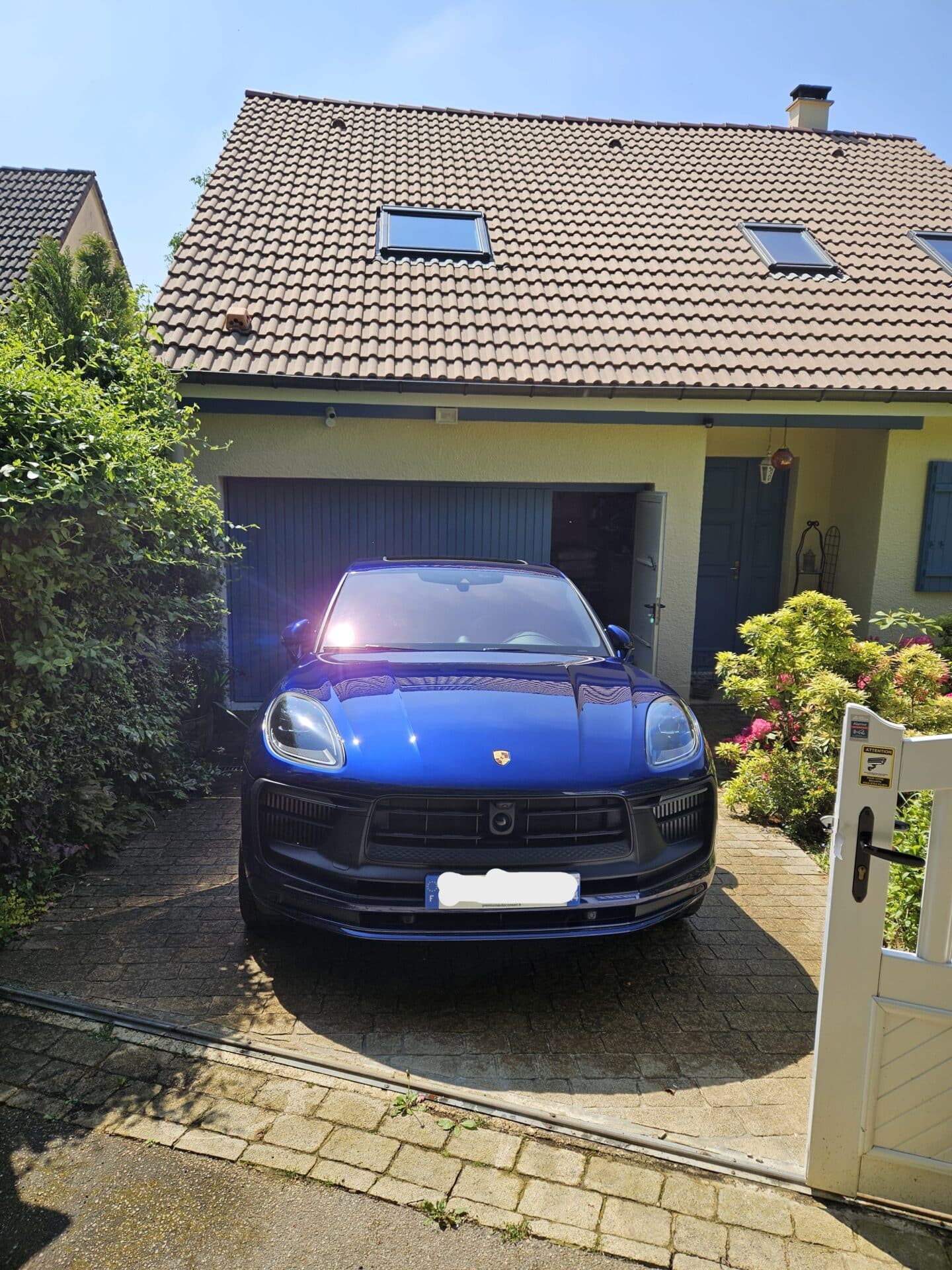 Mon Porsche Macan GTS phase 3 bleu gentiane intérieur Alcantara Import Suède