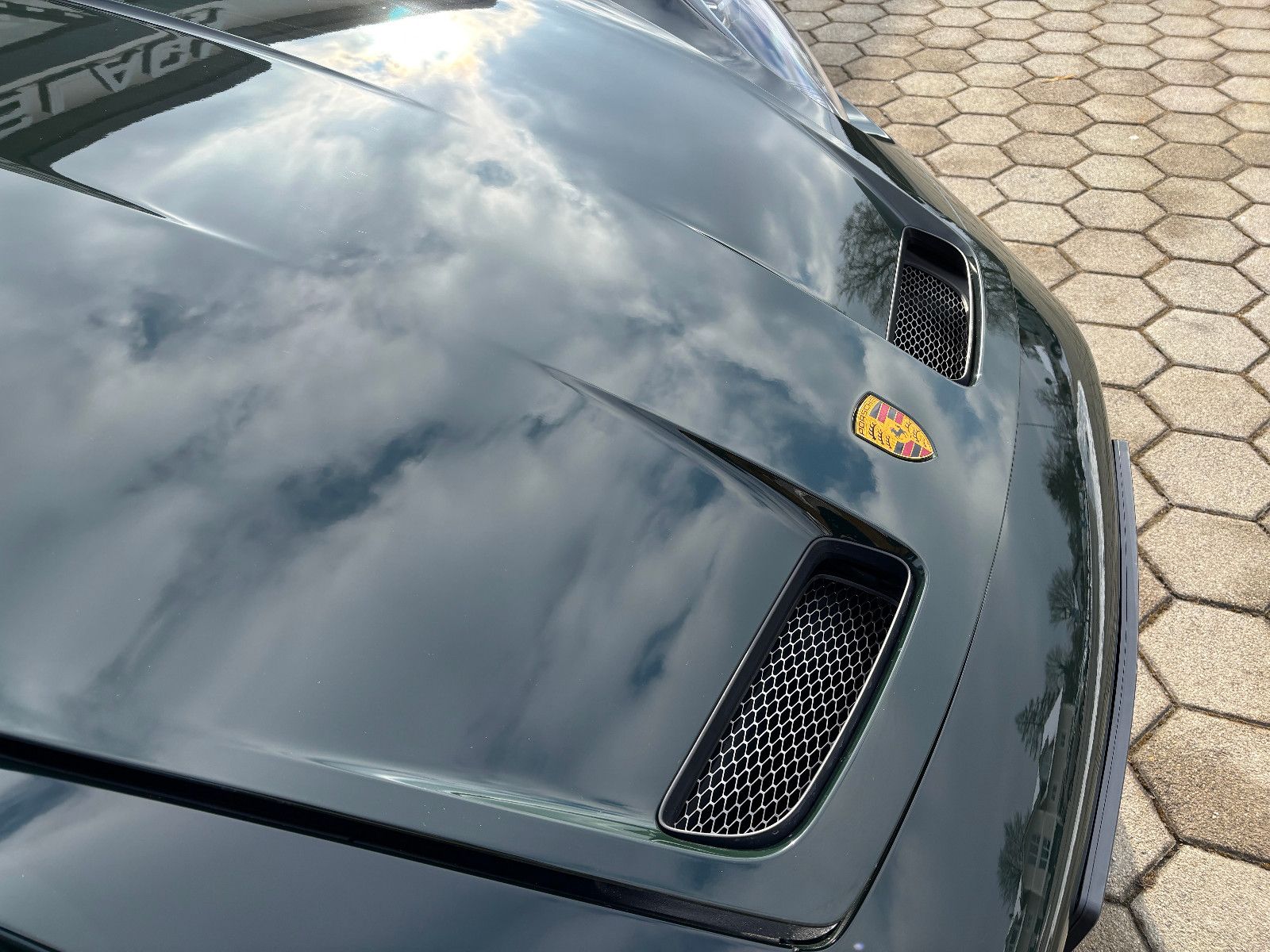 Porsche 911 992 GT3 Touring 2022 vert PTS en Allemagne