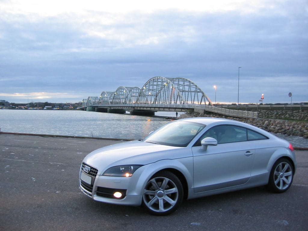Audi TT occasion en importation Allemagne vue de profil couleur blanc