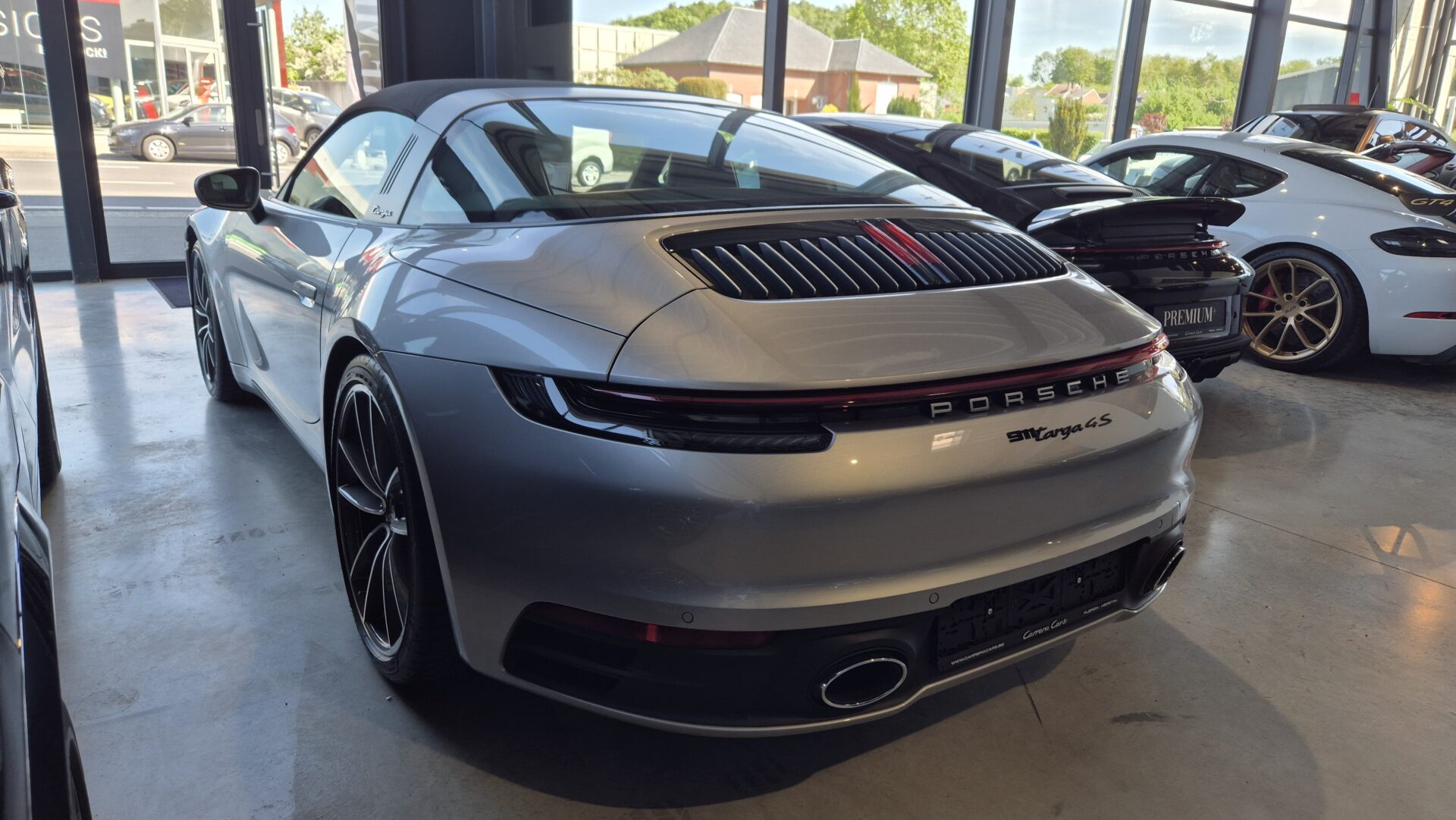 Porsche 911 992 phase 1 Targa 4S PDK couleur grise GT Silver Import Belgique