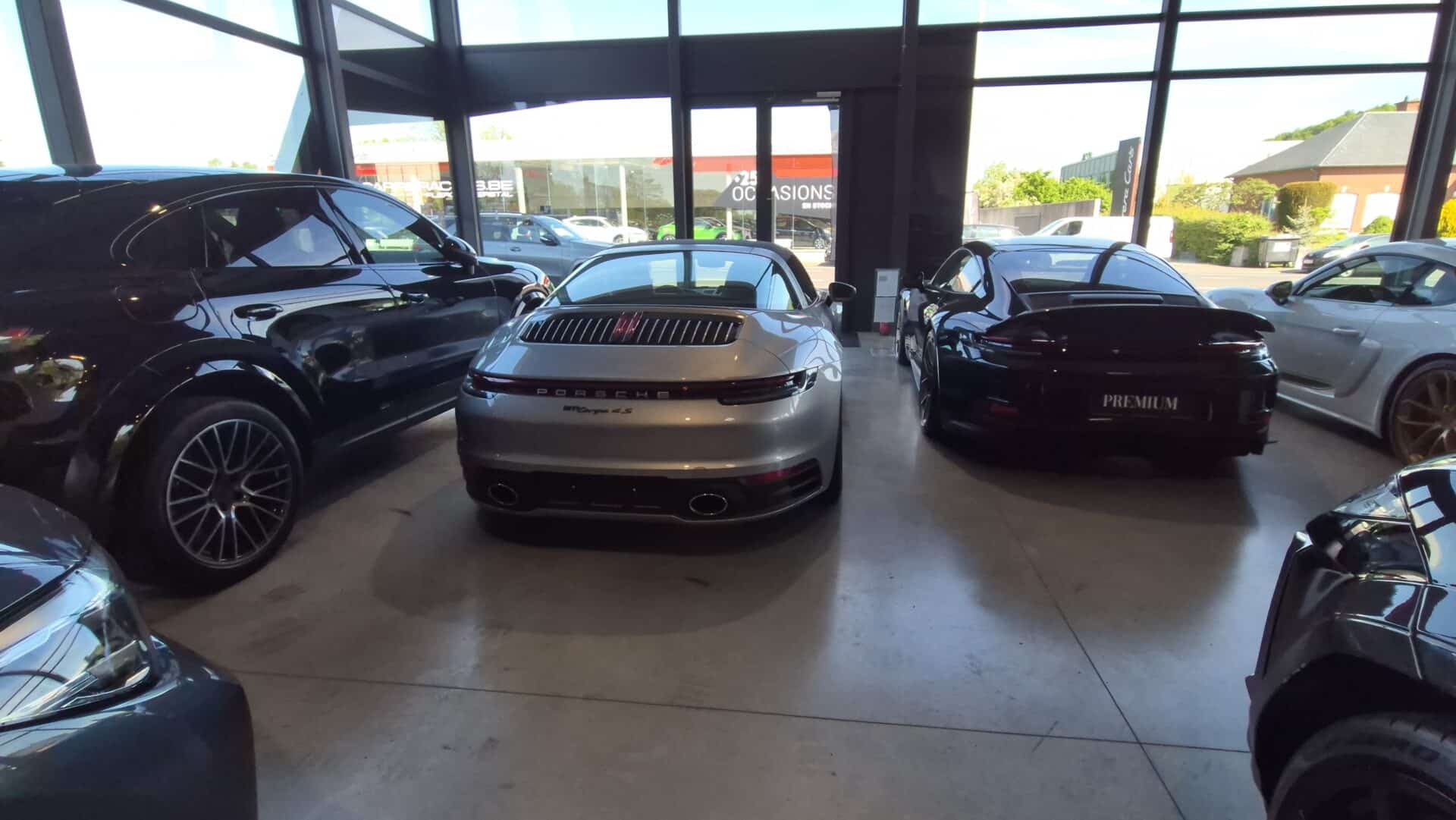 Porsche 911 992 phase 1 Targa 4S PDK couleur grise GT Silver Import Belgique