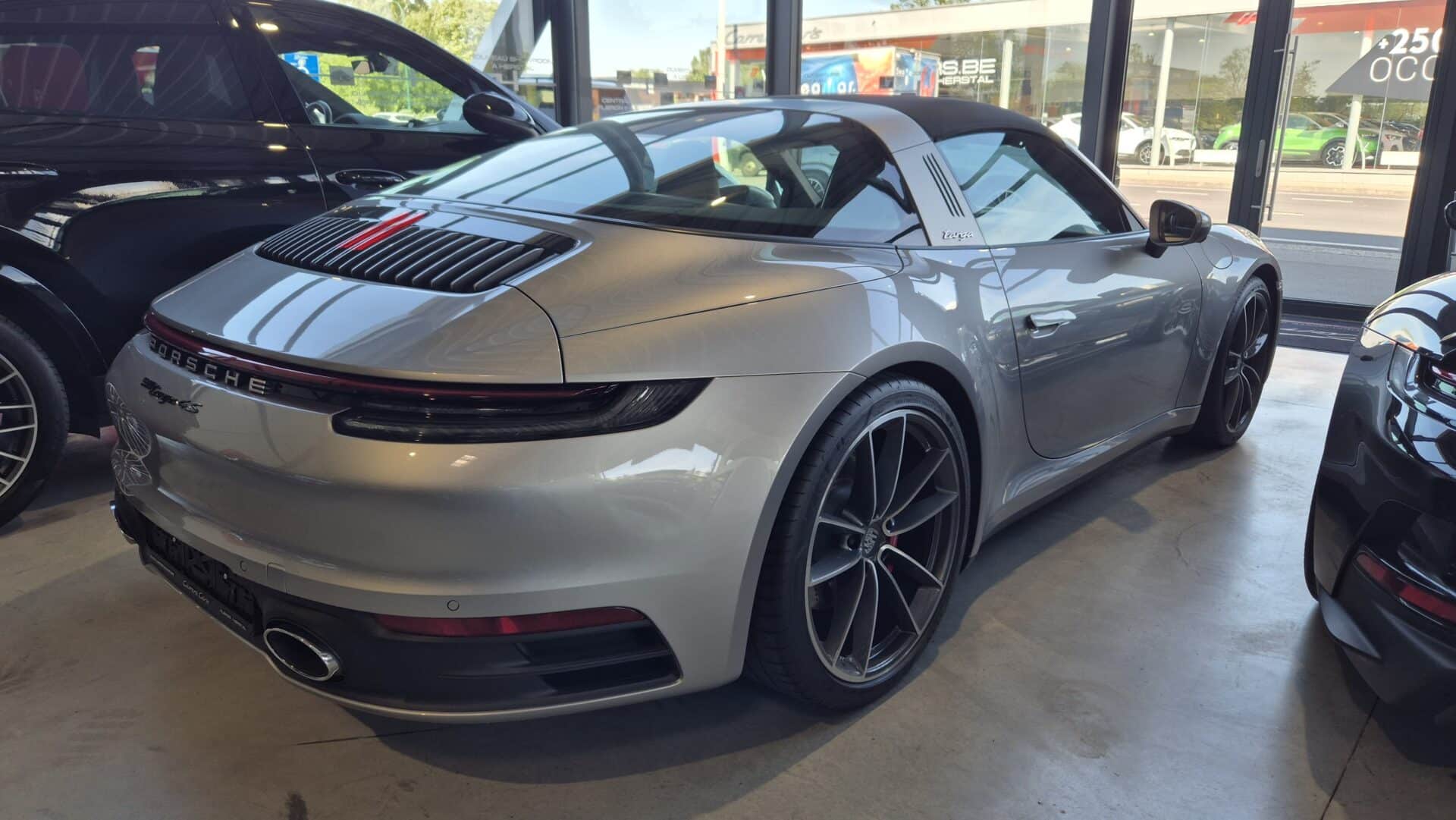 Porsche 911 992 phase 1 Targa 4S PDK couleur grise GT Silver Import Belgique