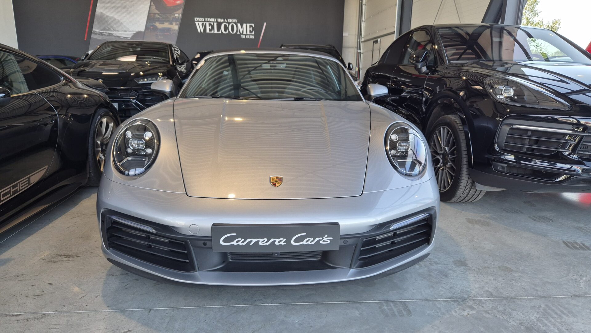 Porsche 911 992 phase 1 Targa 4S PDK couleur grise GT Silver Import Belgique