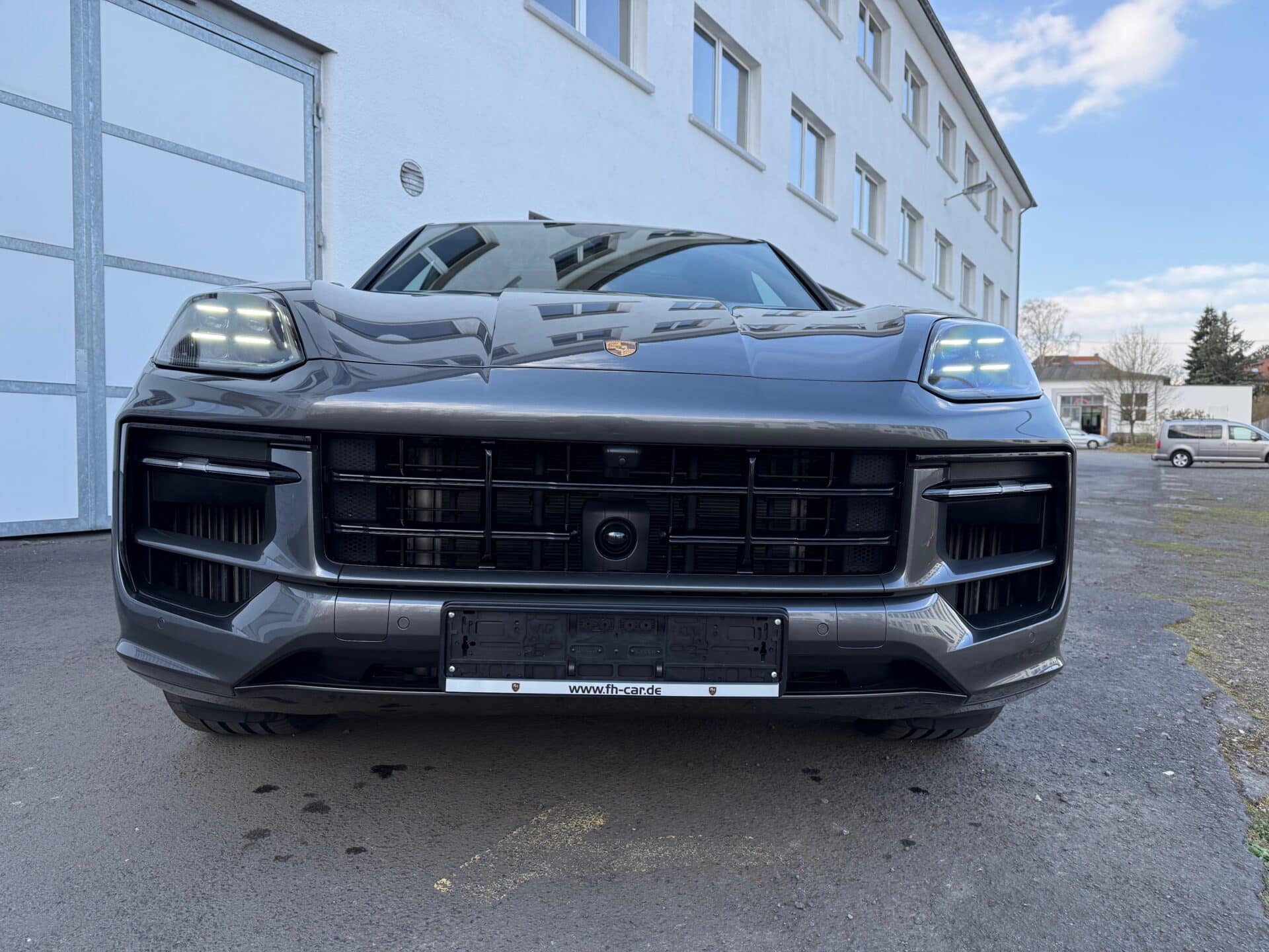 Porsche Cayenne e-hybrid Coupé gris quartz intérieur cuir Import Allemagne