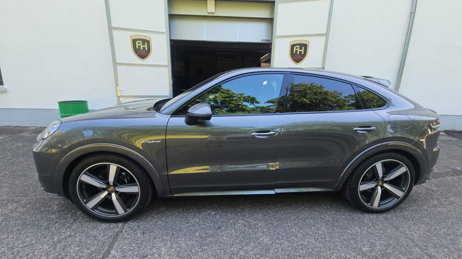 Porsche Cayenne e-hybrid Coupé gris quartz intérieur cuir Import Allemagne