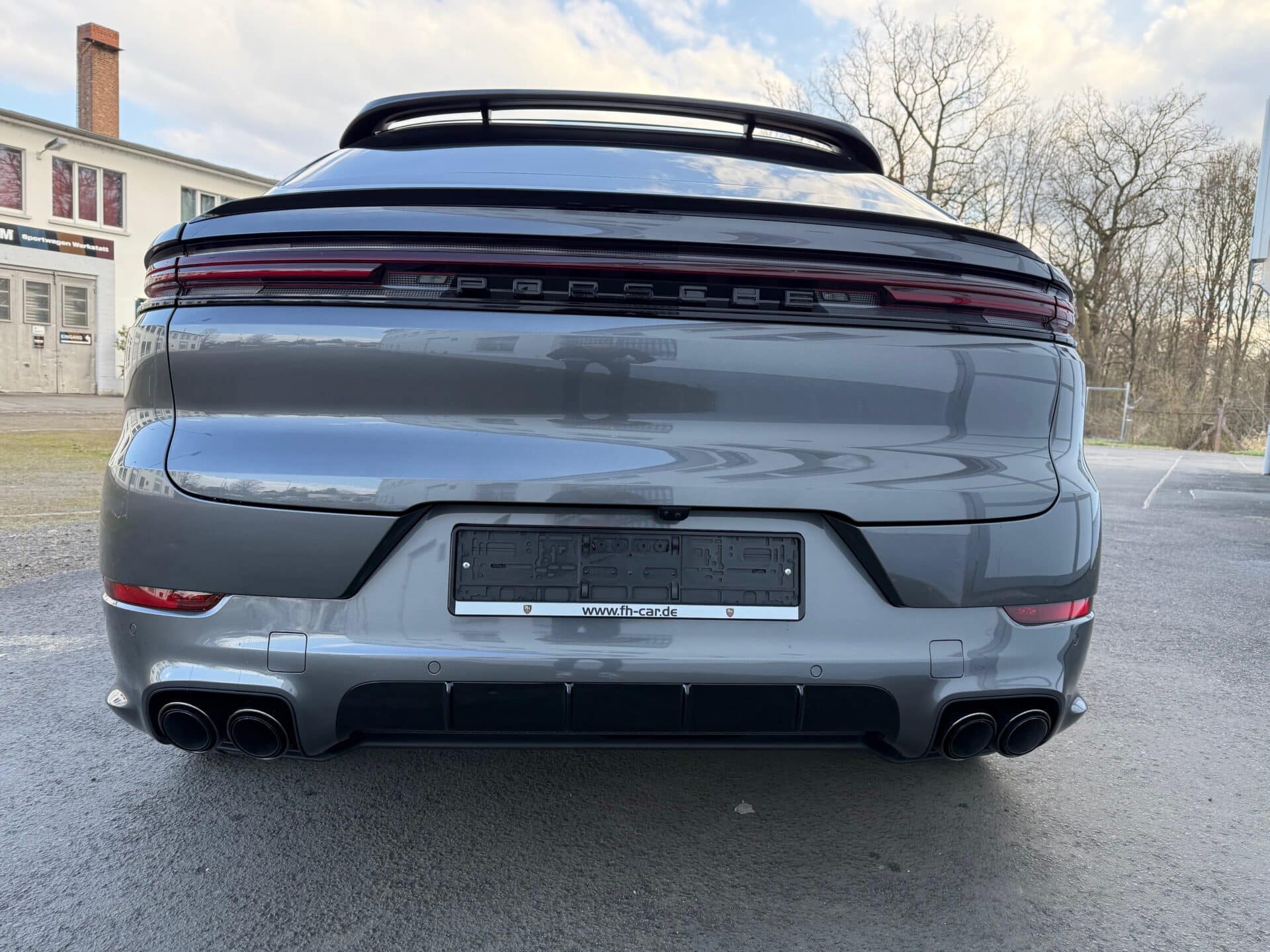 Porsche Cayenne e-hybrid Coupé gris quartz intérieur cuir Import Allemagne