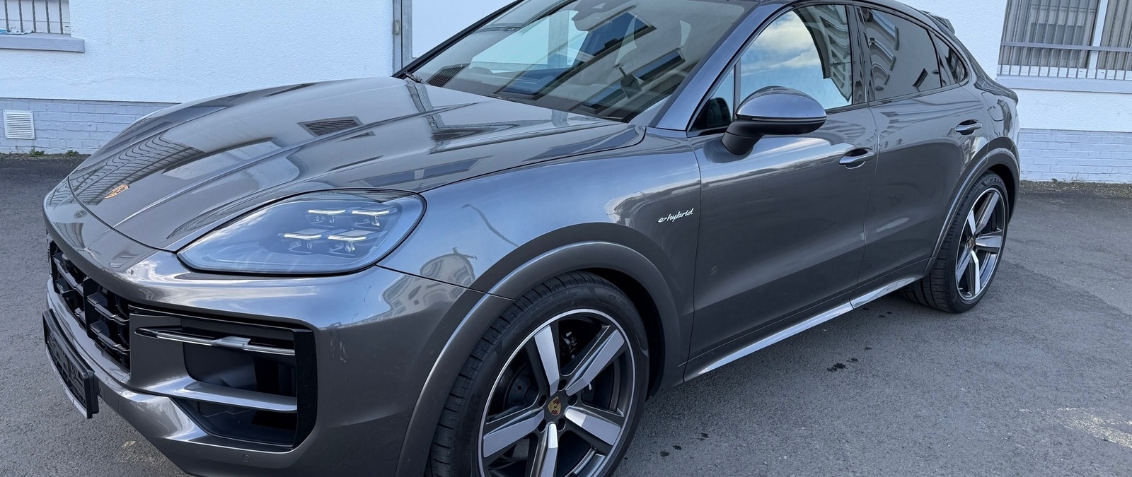 Porsche Cayenne e-hybrid Coupé gris quartz intérieur cuir Import Allemagne