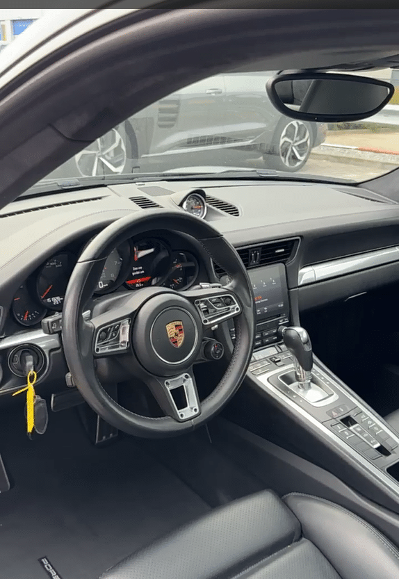 Achat d'une Porsche 911 type 991 phase 2 4S Coupé PDK full option couleur noir aux Pays-Bas