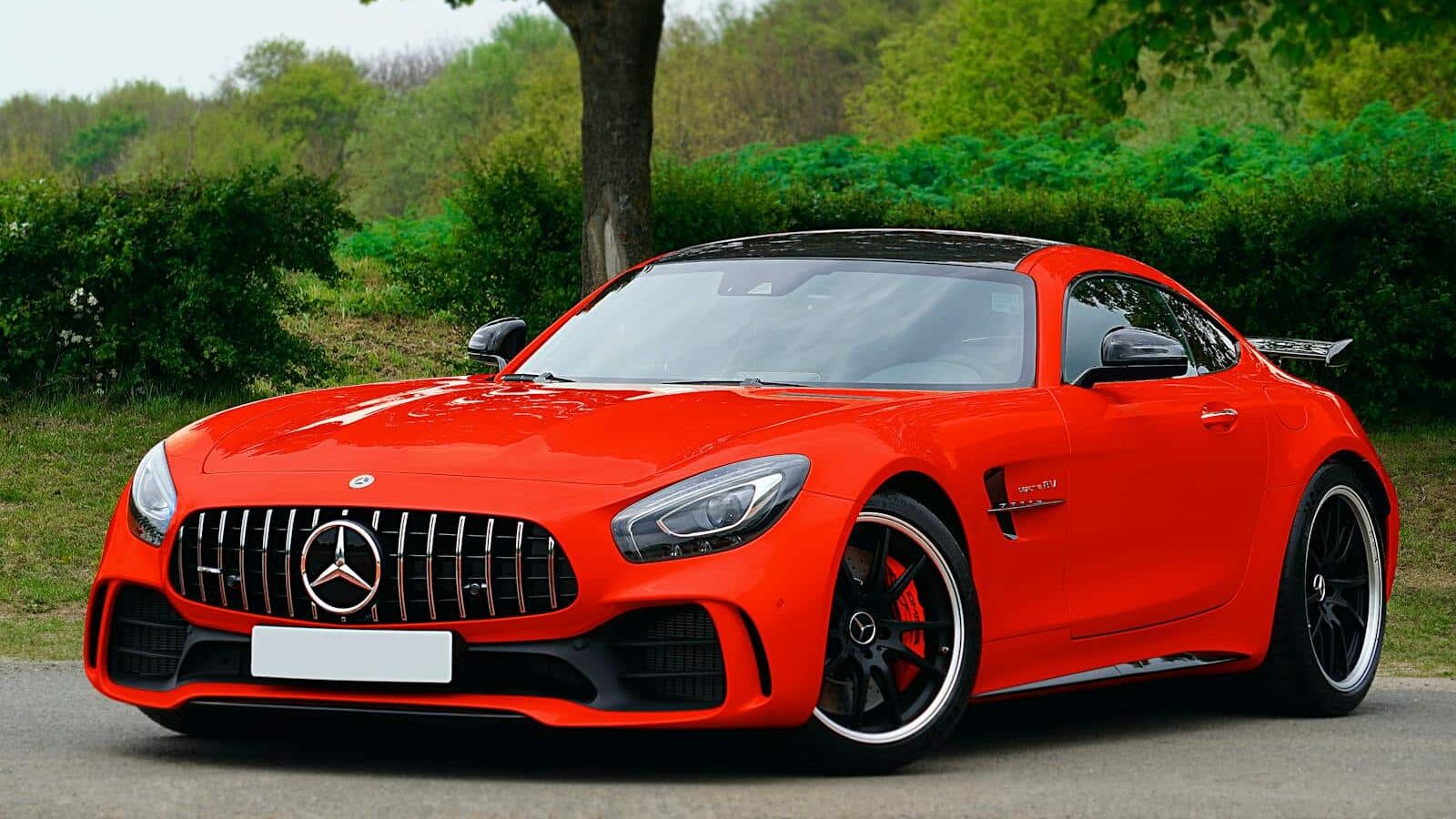 Mercedes AMG en Import Allemagne Coupé rouge