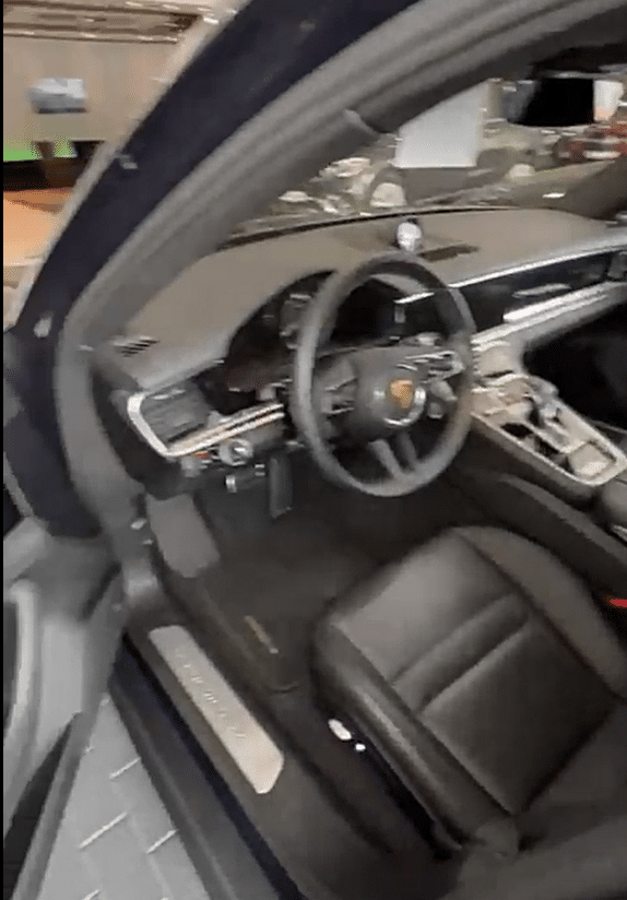 Porsche Panamera e-hybrid 4 V6 2.9 couleur bleu foncé intérieur noir en Importation