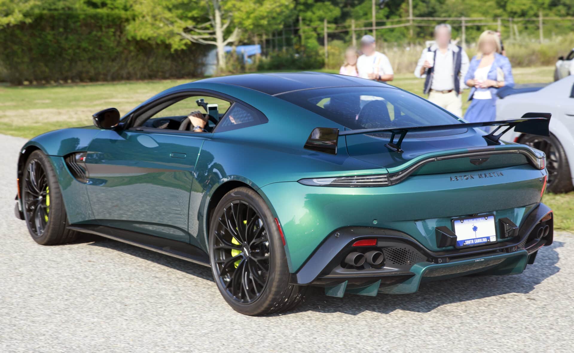 Aston Martin Vantage édition F1 couleur verte face AR