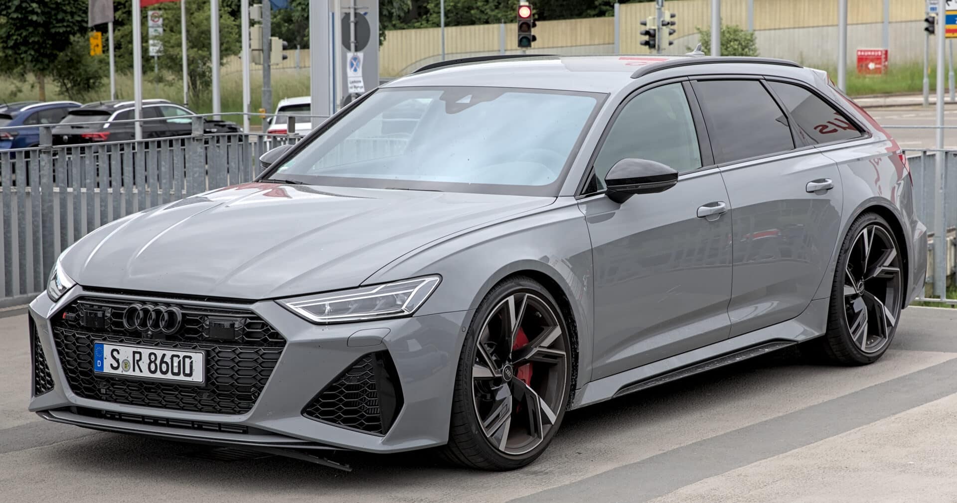 Audi RS6 Avant C8 gris clair vue profil gauche