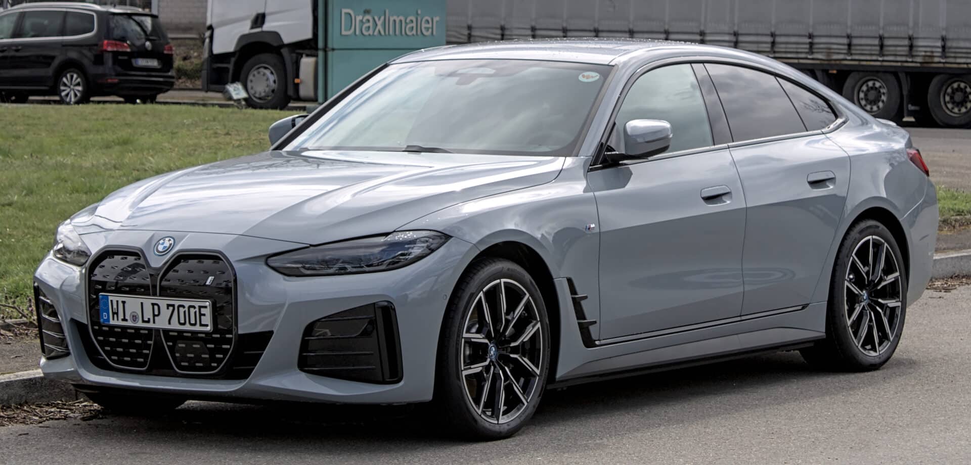 BMW i4 berline de luxe gris Nardo Import Allemagne