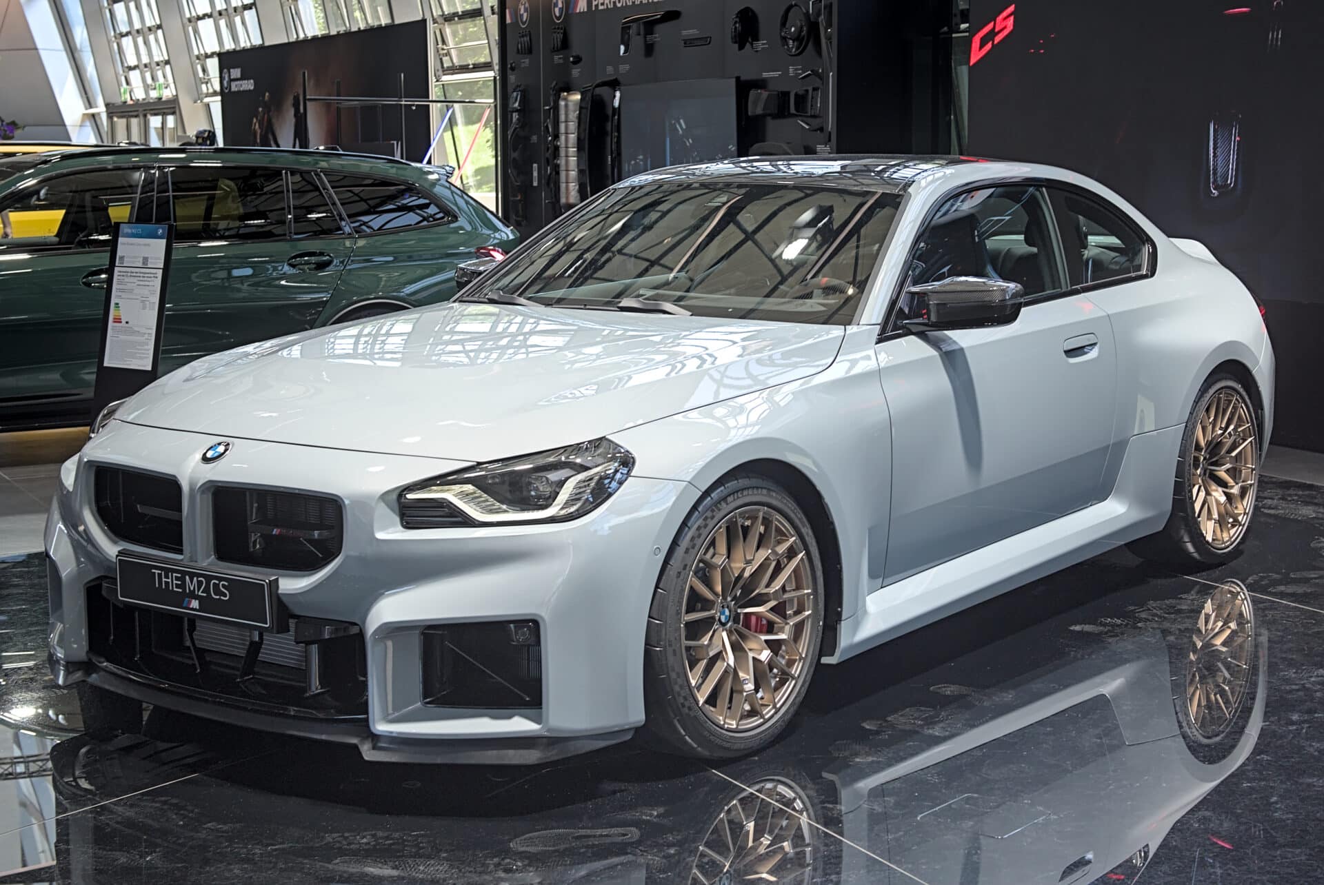 BMW M2 CS G87 blanc jantes or