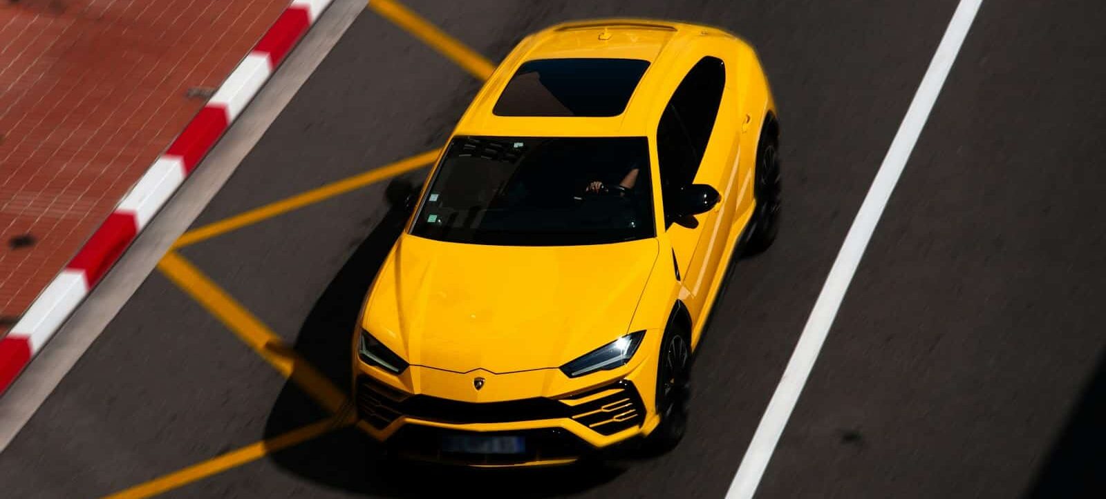 SUV Premium Ferrari Purosangue jaune