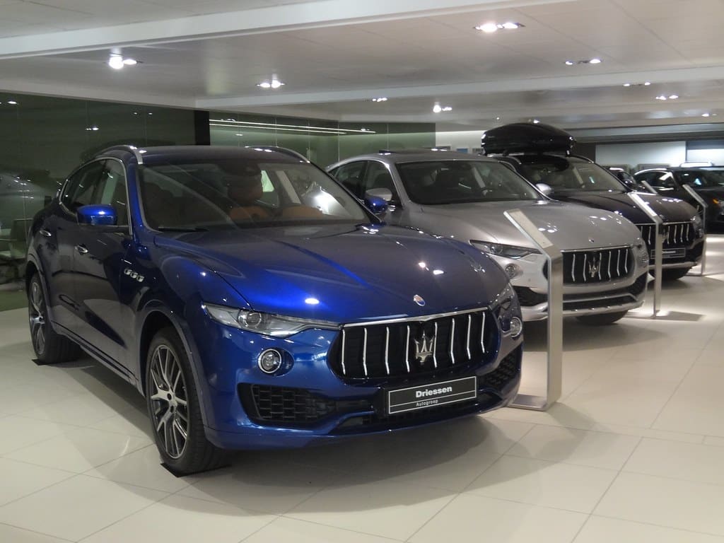 SUV Premium Maserati Levante Bleu nuit