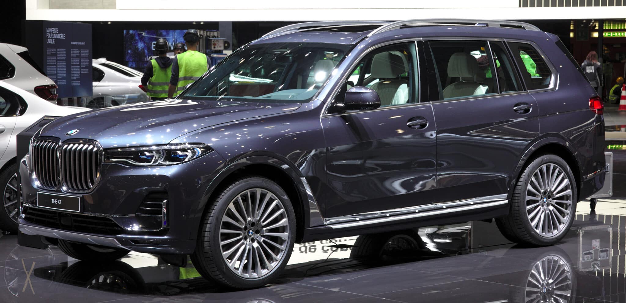 SUV Premium BMW X7 bleu violet