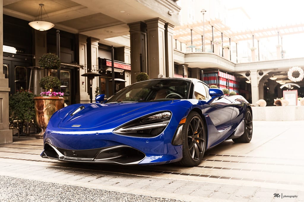 Mac Laren 710 S couleur bleue vue AV