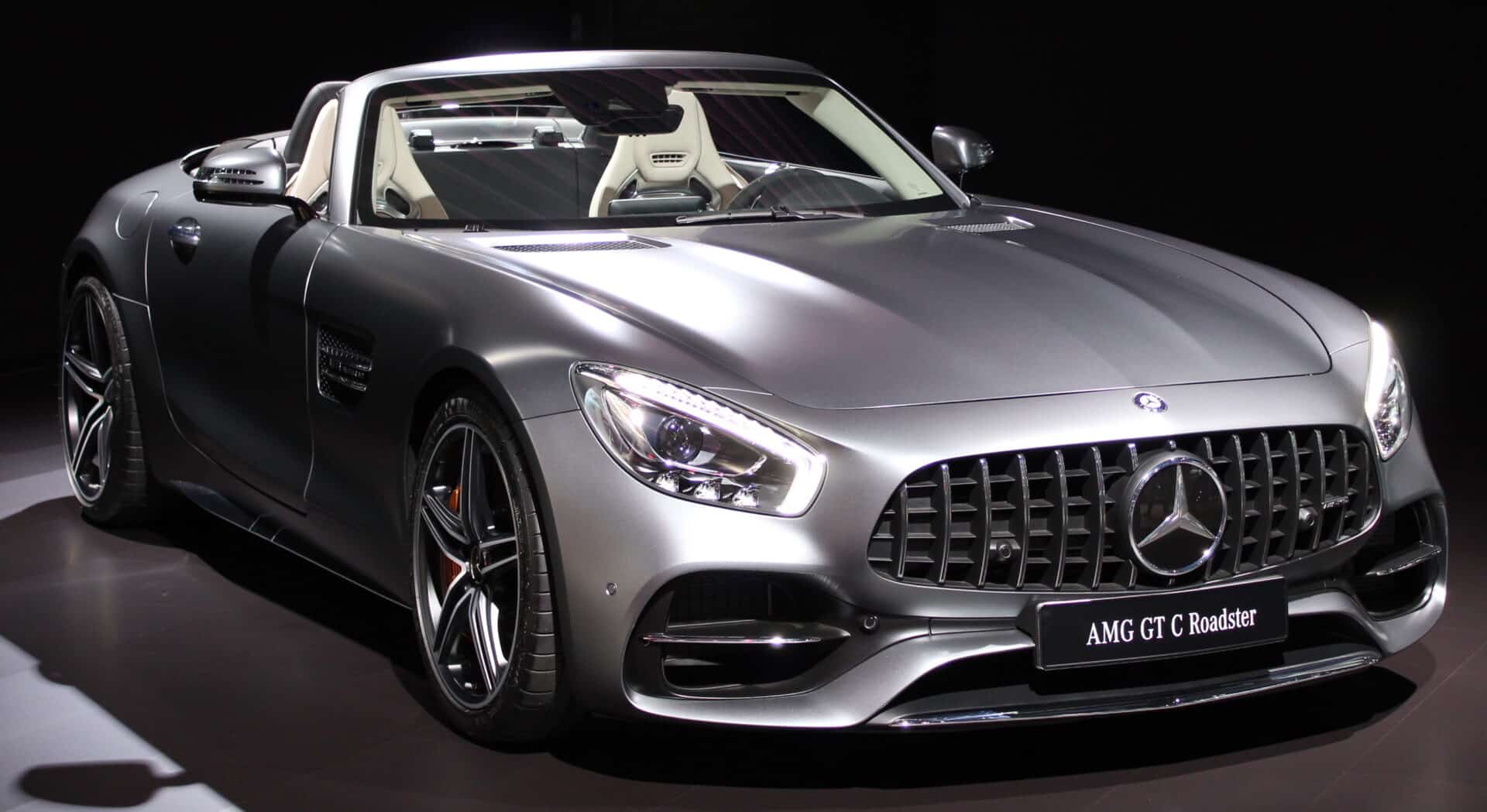Mercedes AMG GT C Roadster Cabriolet gris intérieur beige clair face AV