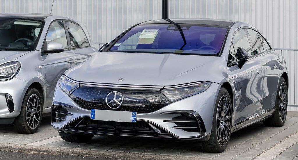 Mercedes électrique EQS grise et noire