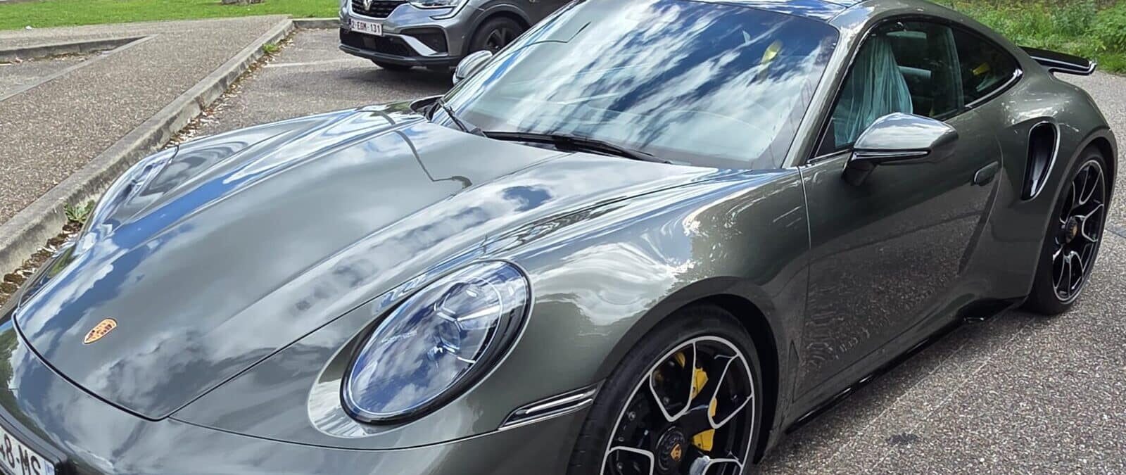 Porsche 911 992.1 650ch 2023 vert aventurine intérieur cuir surpiqures jaunes Import Allemagne