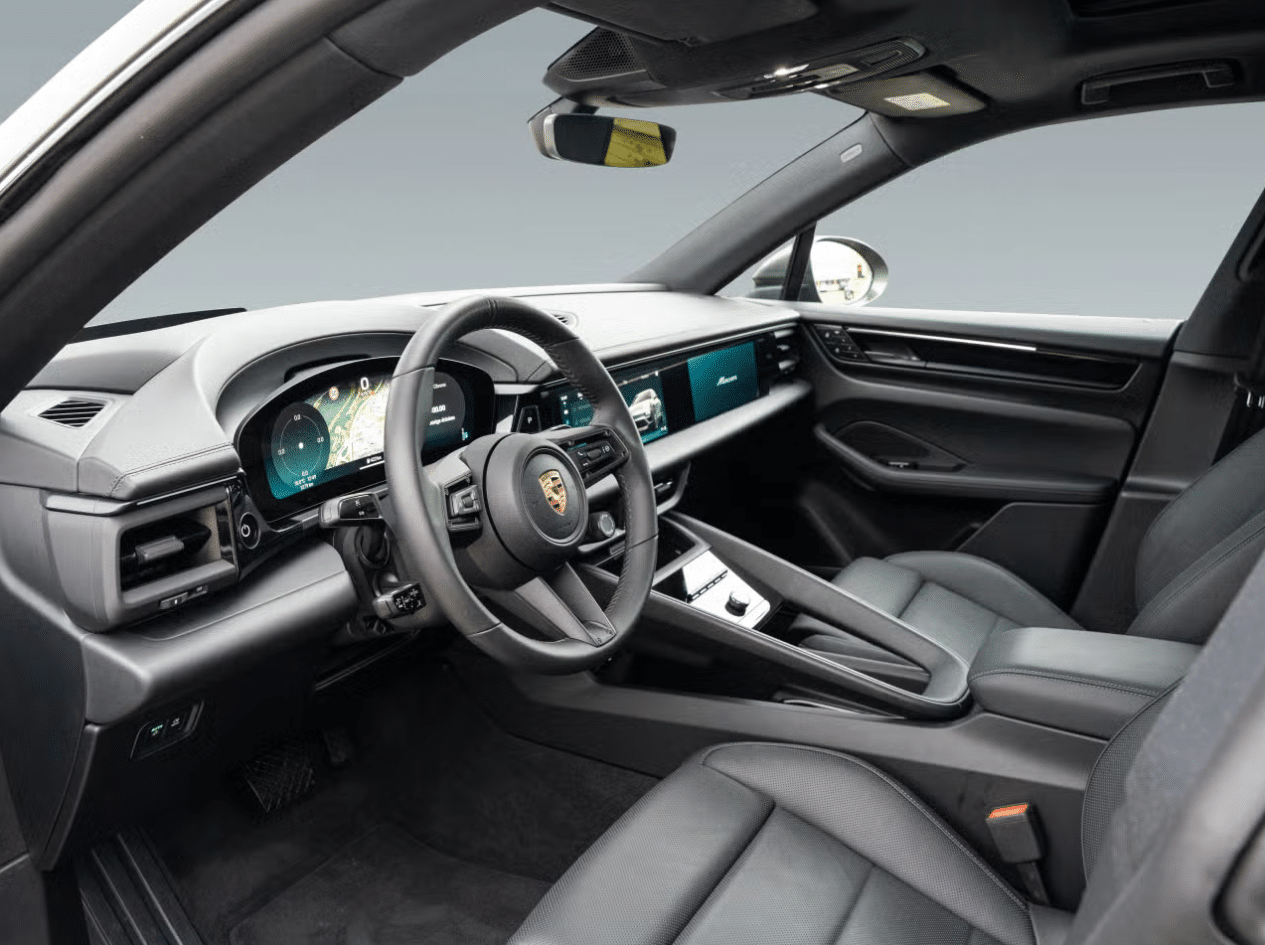 Porsche Macan 4 électrique 2024 vert aventurine intérieur cuir noir full options